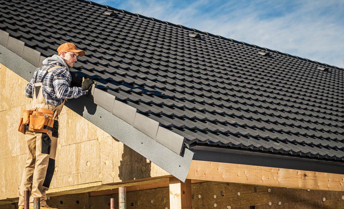 Dachdecker beauftragen in Tuttlingen – Worauf du wirklich ac