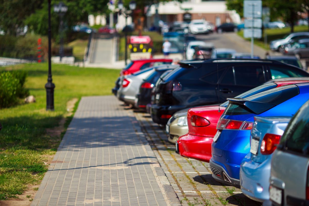 Parkplatzmangel lösen: Effektive Lösungen & Tipps